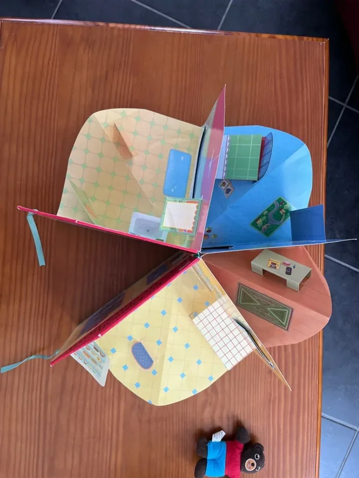 Livre carrousel + petite peluche 🧸 - photo numéro 16