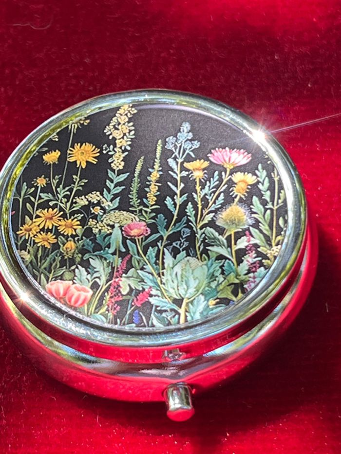 Pilulier poétique – Fleurs botaniques délicates