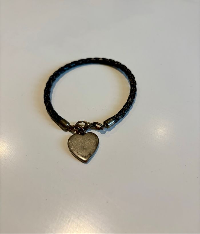 Bracelet cuir noir tressé avec pendentif cœur en métal