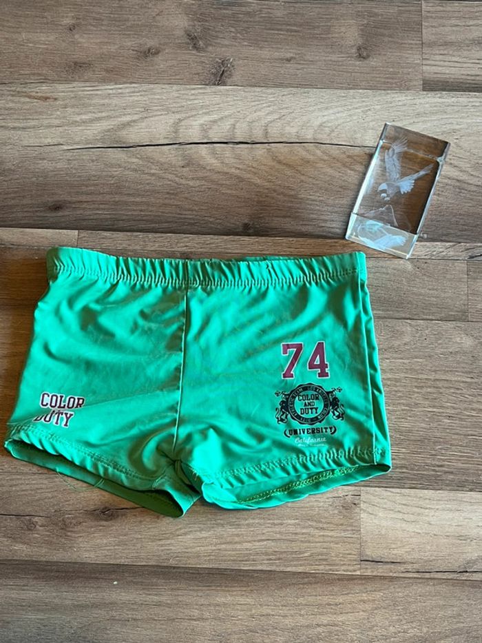 Je vend un short de bain garçon enfant 2/3 ans très bon