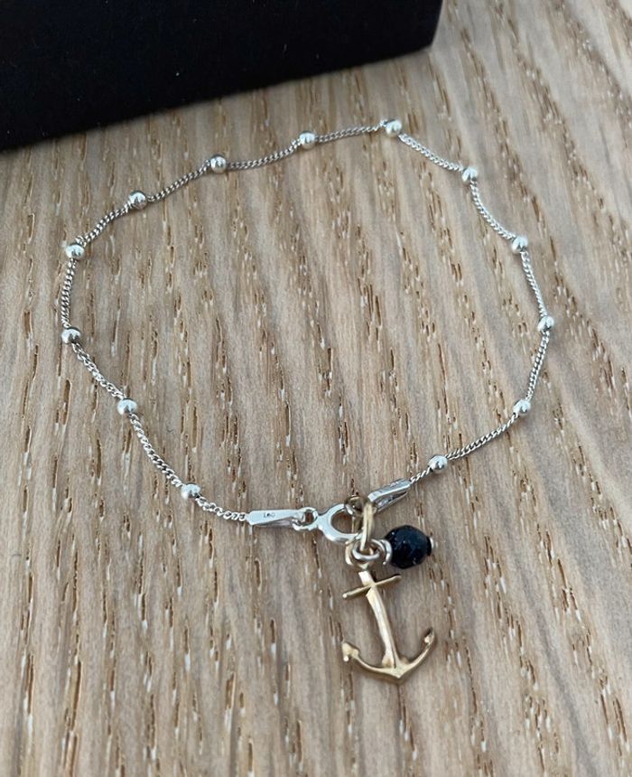Bracelet Atelier Louv argenté avec encre marine et perle noire