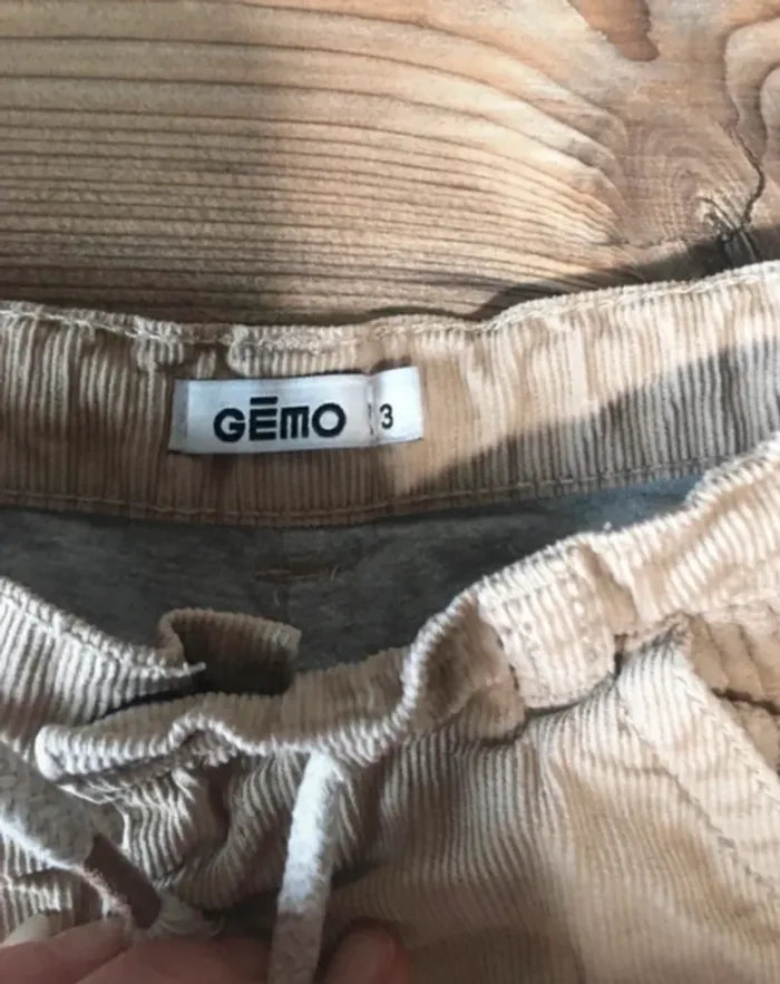 Lot 3 ans, 3 pantalons, 2 t shirts manches longues et un manche courte, un sweat - photo numéro 18