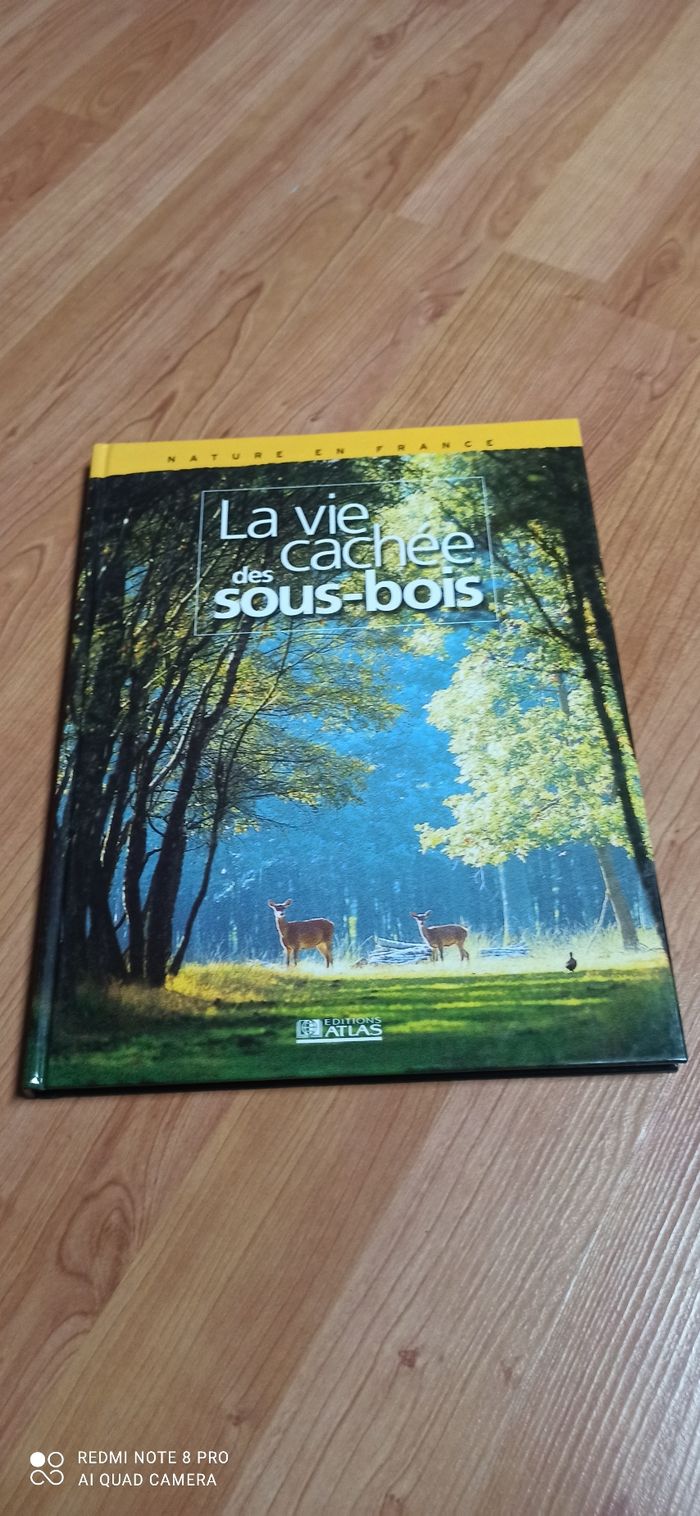 Livre la Vie cachee Des sous Bois