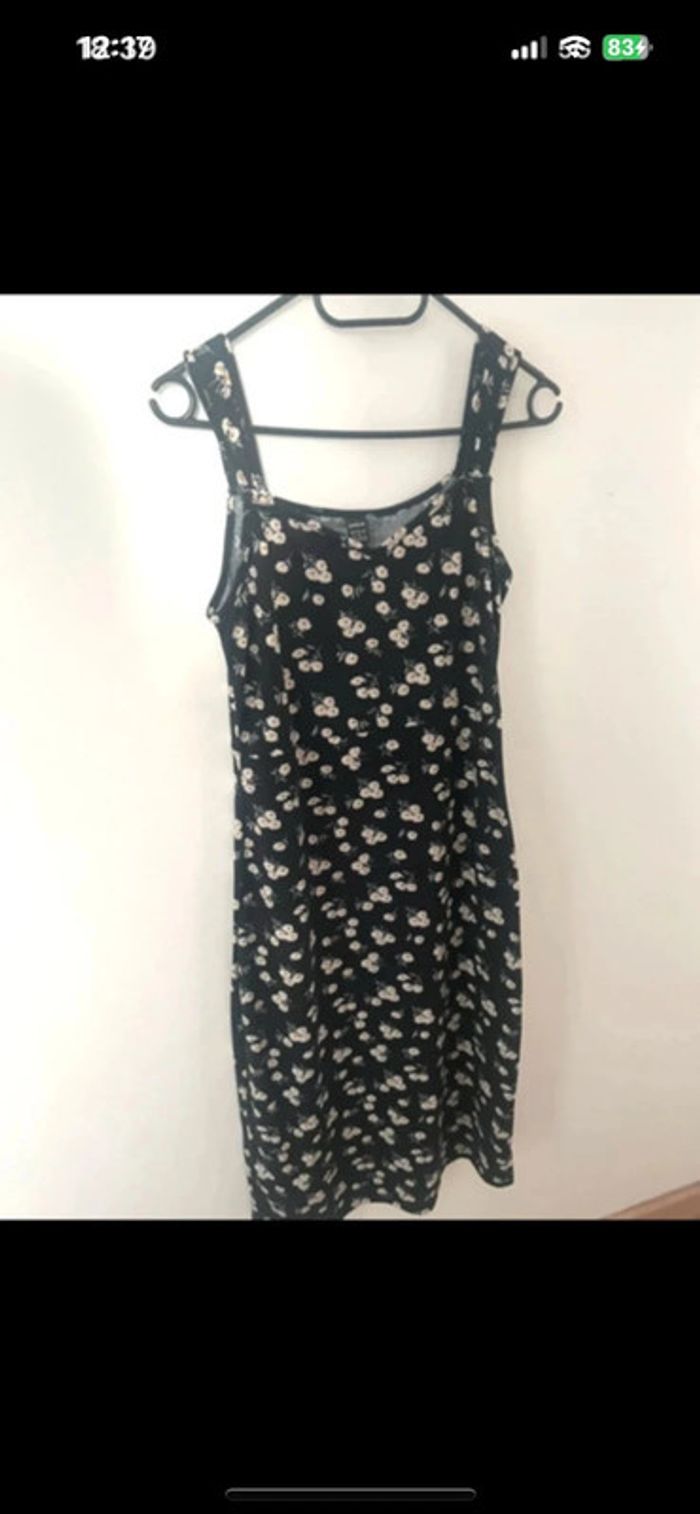 Robe noire à fleurs taille 38