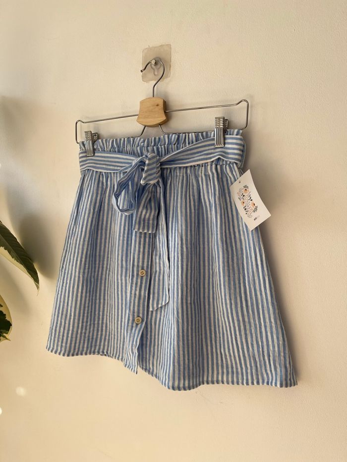 Jupe-short courte rayée en tissus - In April 1986 - Taille S/M - photo numéro 3