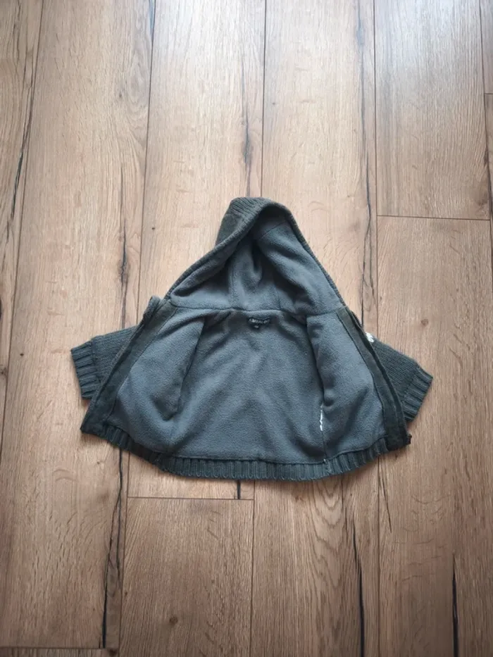 Gilet a capuche 1 mois - photo numéro 3