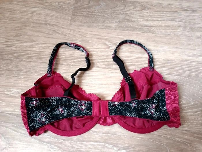 Soutien gorge rouge gorge 90C - photo numéro 2