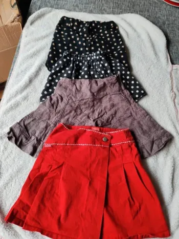 Lot de 4 jupes taille 6 ans