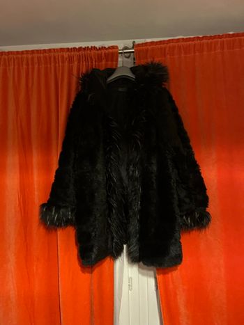 Très beau manteau fausse fourrure