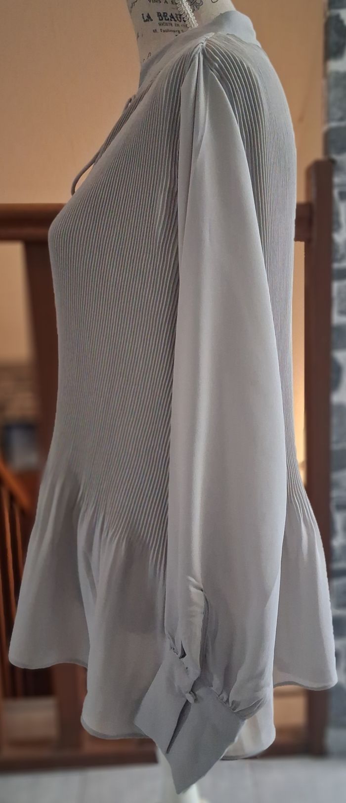 Longue blouse fluide plissée vert sauge - photo numéro 4