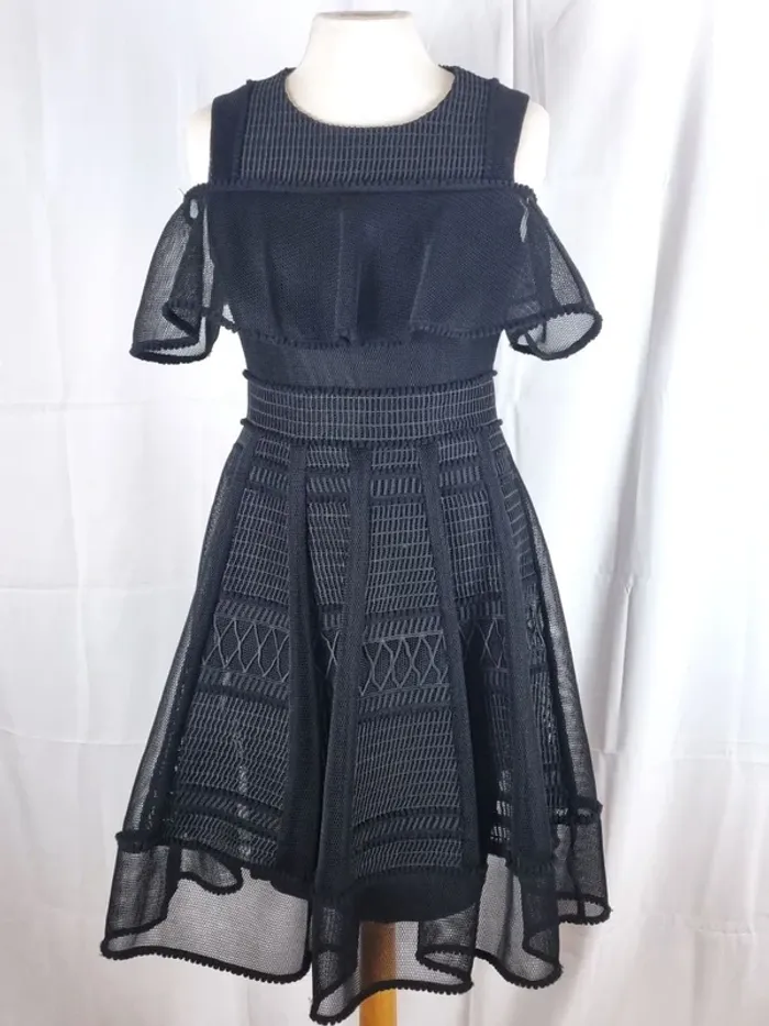 Robe Maje noire modèle Rosalie très original pour soirée cocktail sans manches T1/36/S - photo numéro 2