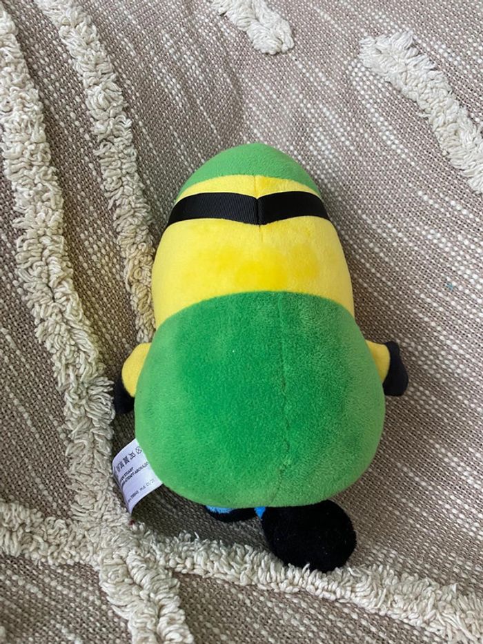 Peluche doudou 25cm moi moche et méchant les minions jaune avocat vert très bon état - photo numéro 3