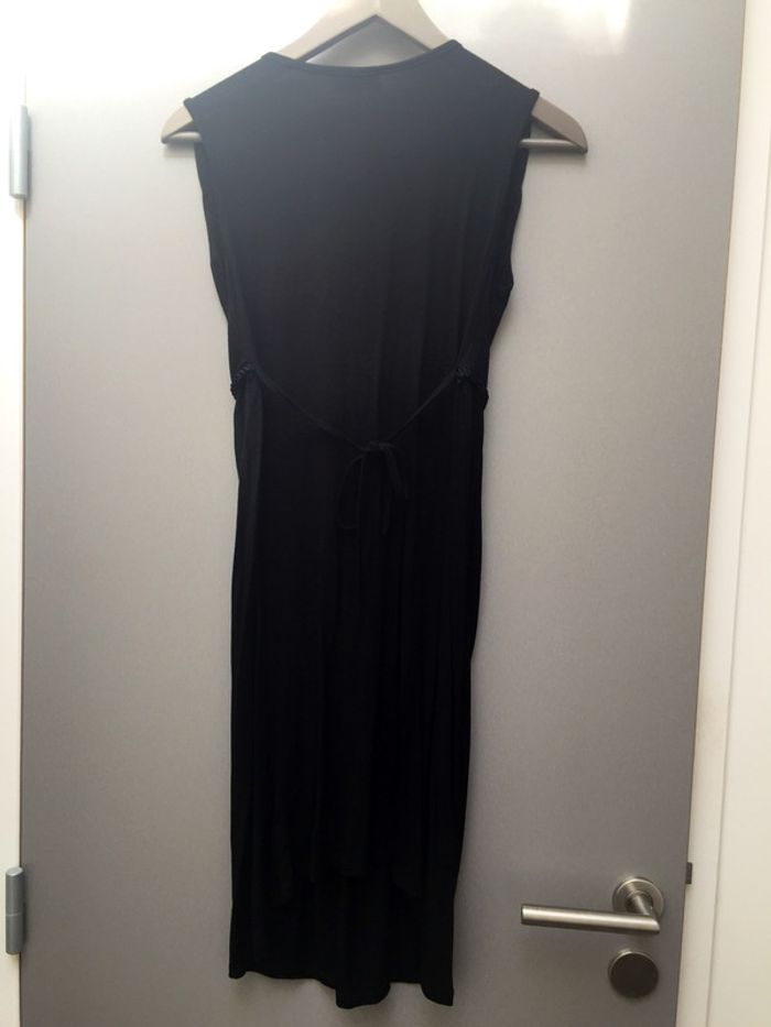 Jolie robe noire - photo numéro 2
