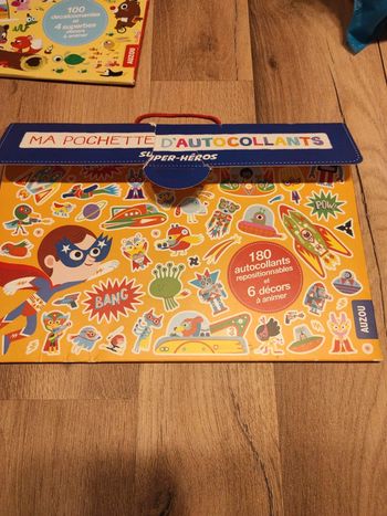Ma pochette d'autocollants super-héros neuve juste ouverte