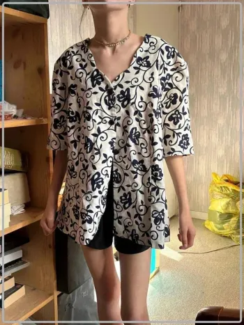 Chemise fleurie à épaulette taille 48