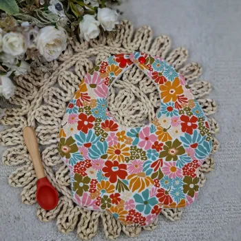 Bavoir forme fleur motif fleurs