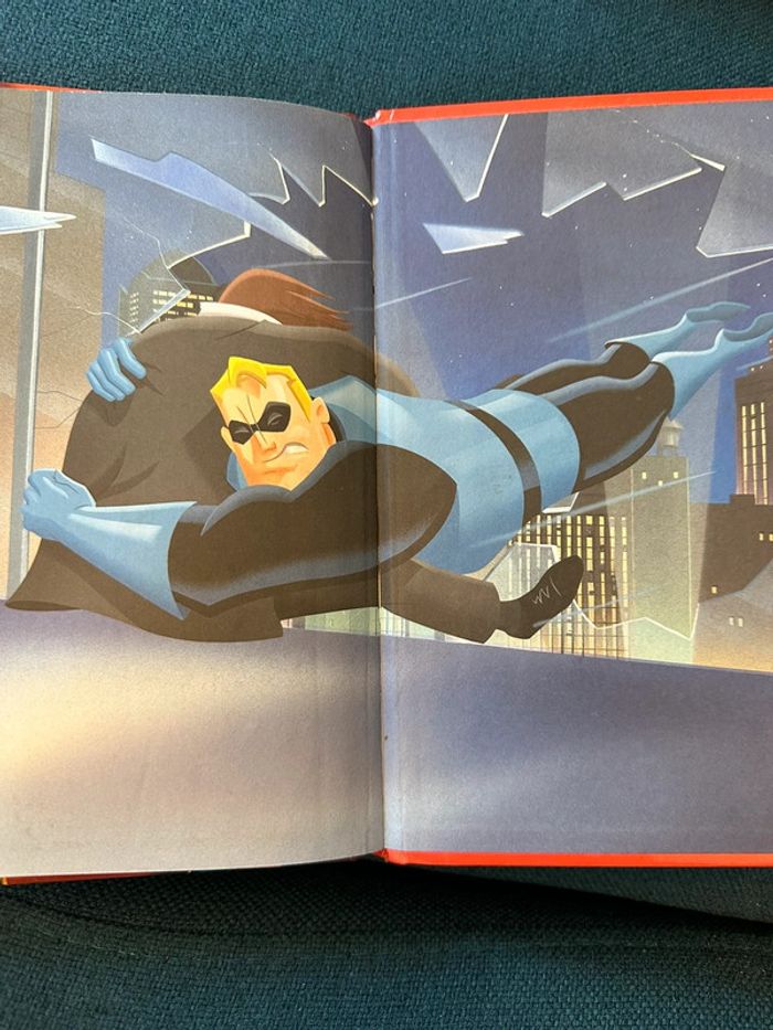 Livre Disney Hachette club du livre Pixar Les indestructibles vintage rouge - photo numéro 3