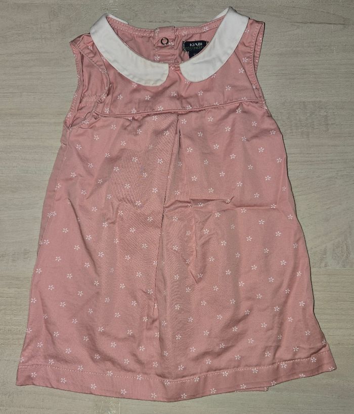 Robe rose avec col