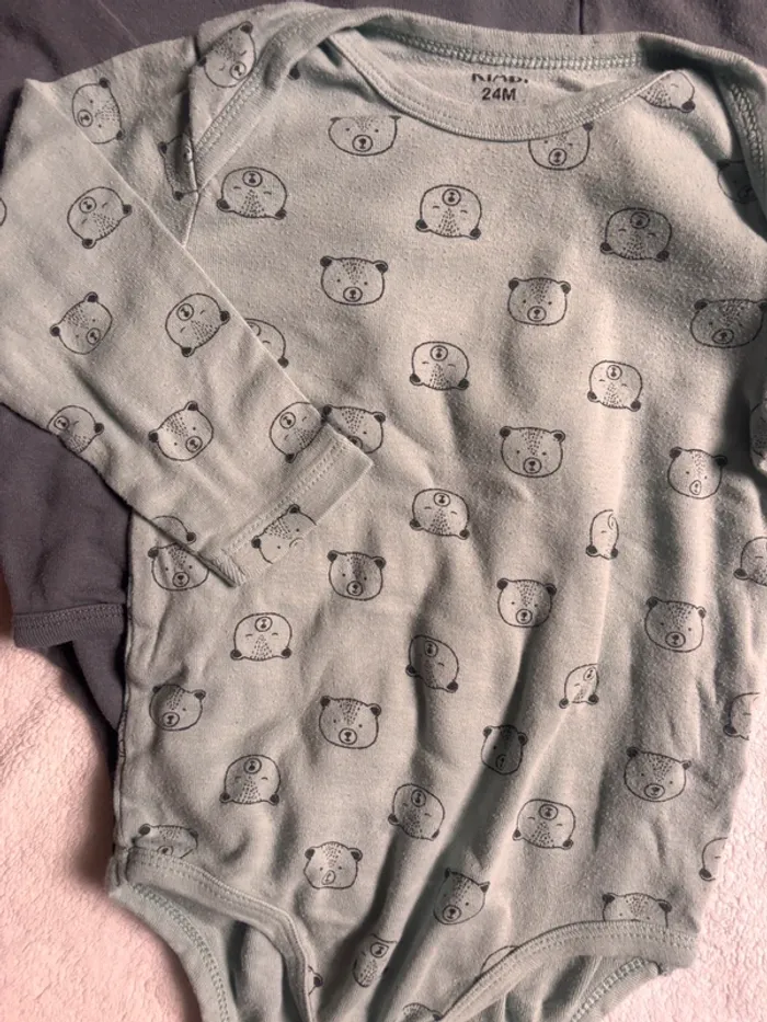 3 bodies manches longues 24 mois - photo numéro 2