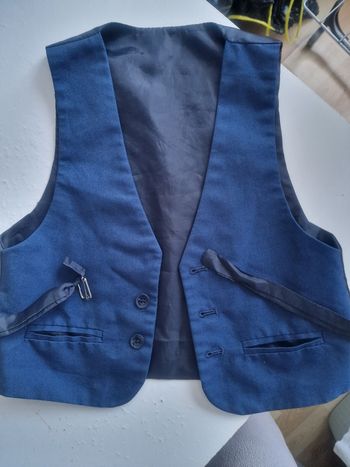 Costume 4 pièces taille 8ans