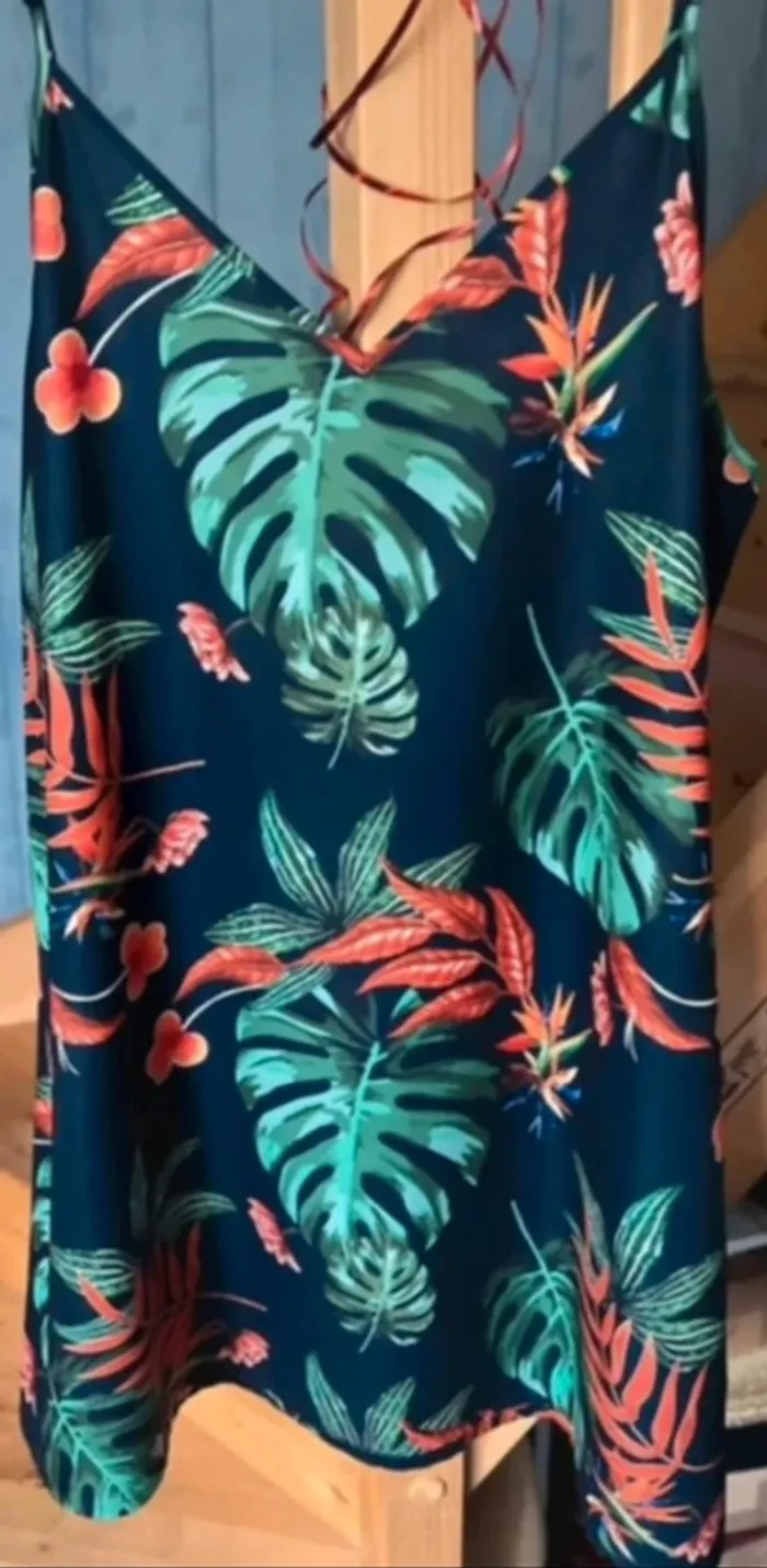 robe motif tropical