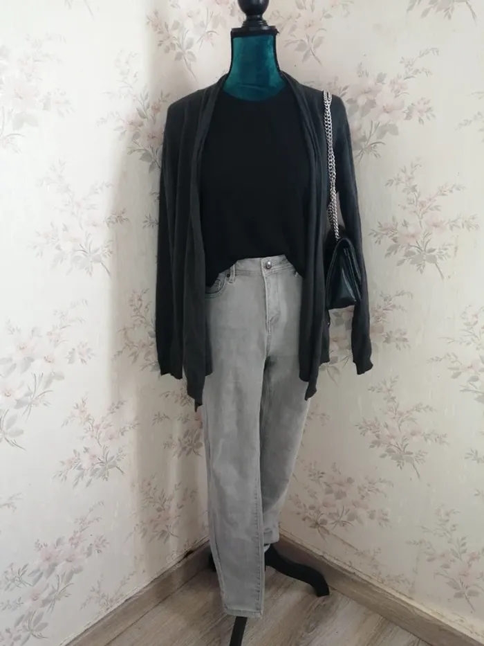 Gilet gris ouvert dans le dos avec nœuds rose fluo / little marcel / (XL)
