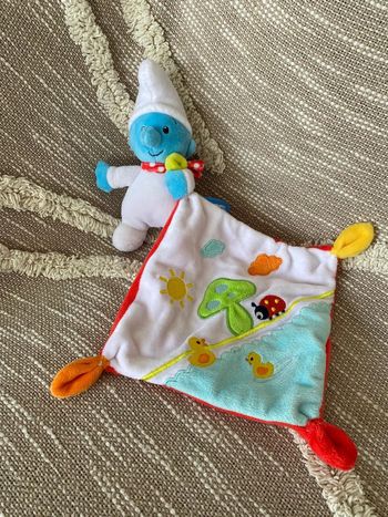 Peluche doudou mouchoir 16cm schtroumpfs bonhomme bleu blanc et rouge très bon état