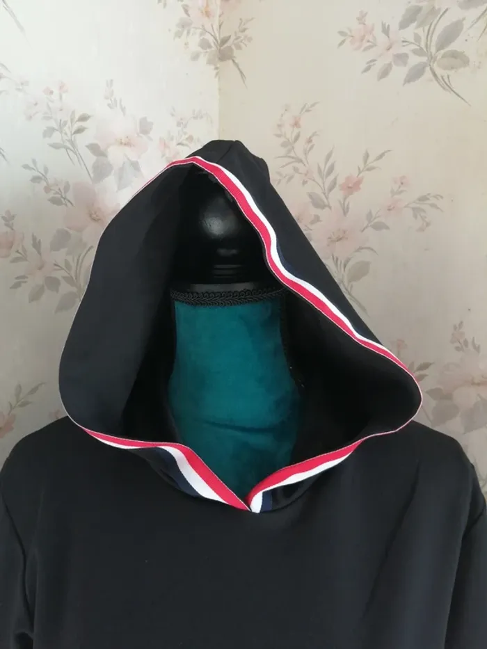 Sweat à capuche fin noir avec rubans tricolores / new collection / (TU) - photo numéro 4