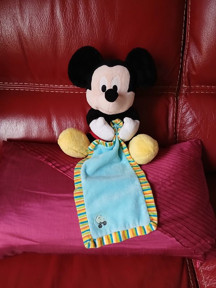 Doudou-Peluche Mickey avec mouchoir *Disneyland - photo numéro 2