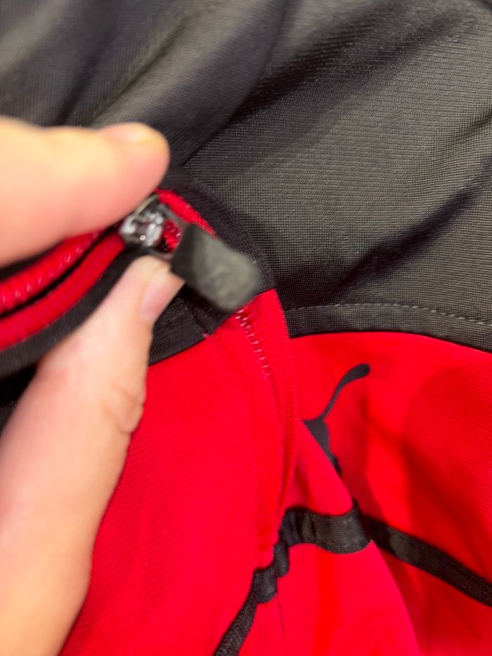 Veste Puma rouge, taille 6 ans. - photo numéro 2