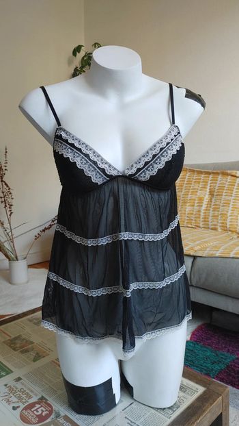 Top décolleté semi-transparent dentelle et mesh