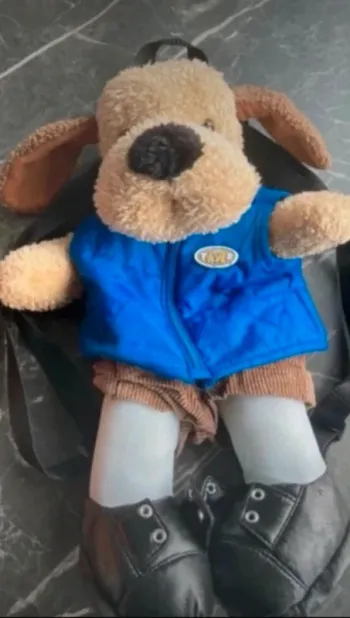 Sac à dos peluche chien en bon état.