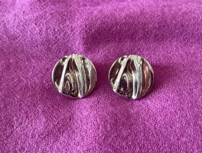 Clous d'oreilles texturé - Neuf 🩶 - photo numéro 2