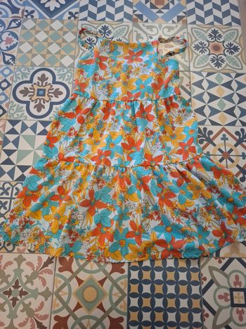 Robe colorée à fleurs 