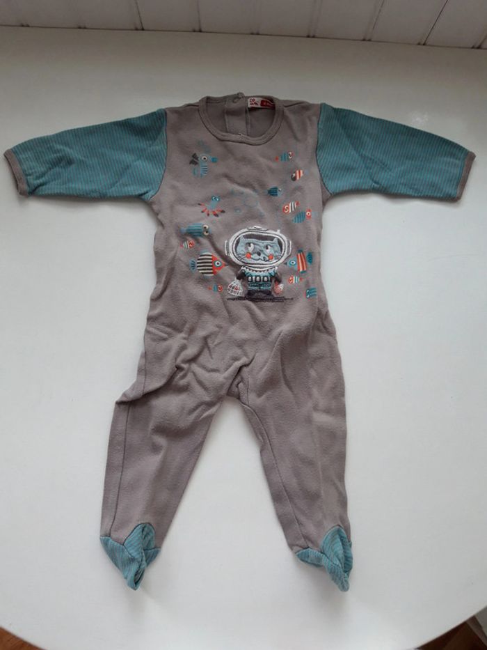 Grenouillère DPam grise à manche et pieds turquoise, motifs animaux sur le devant, 6 mois 63 cm