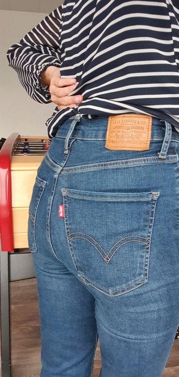 Jean Levi's mile hight super skinny  w26 l32 taille petit 36 en très bon état