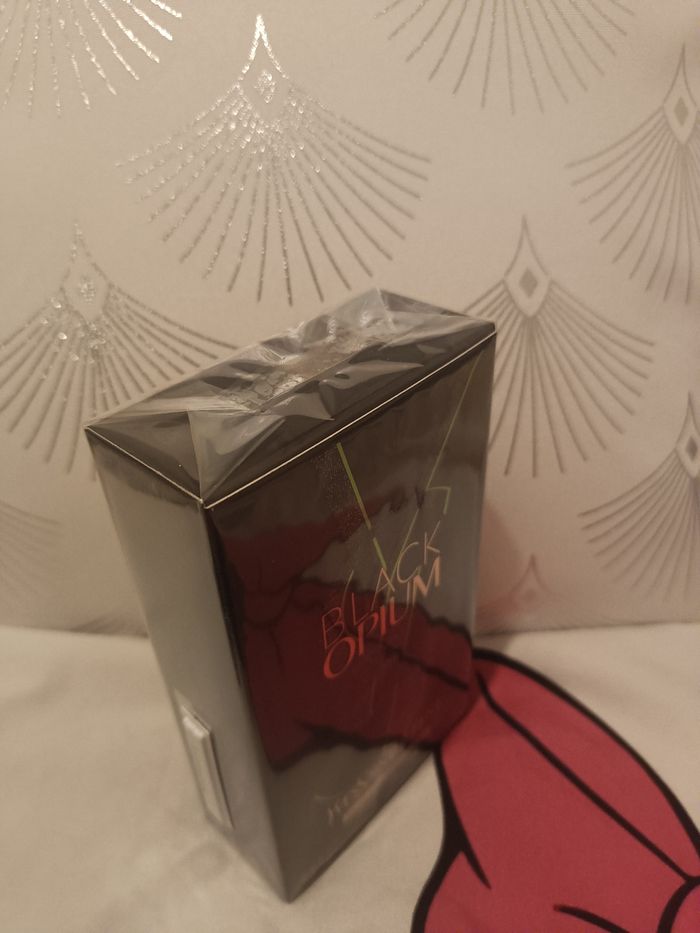 Yves Saint Laurent - photo numéro 3