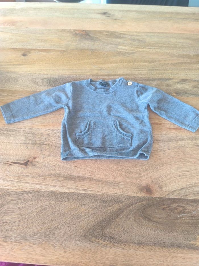 Pull uni gris 3 mois