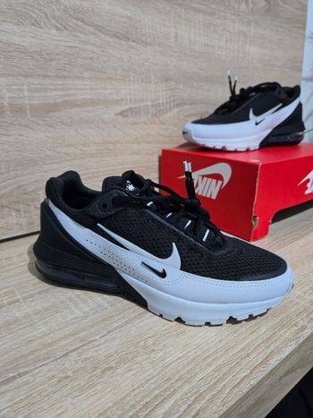 Nike air max pulse taille 38,5 neuves authentiques  blanc noir