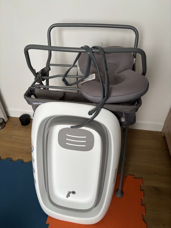 Baignoire Twistshake + support + hamac neuf + jeux + tuyau de vidange + bouchon supplémentaire