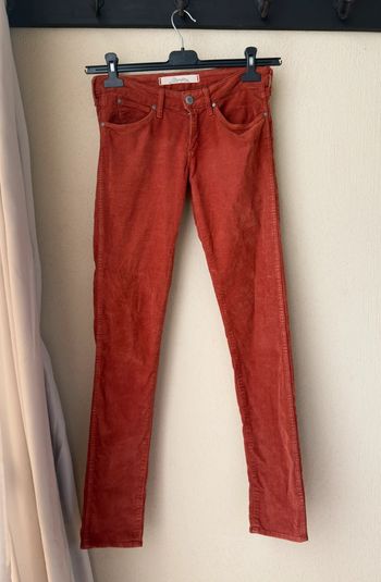 Pantalon skinny velours côtelé rouge brique wrangler taille 34 très bon état