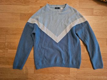 Pull bleu