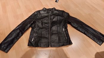 Veste noire en similicuir taille 36