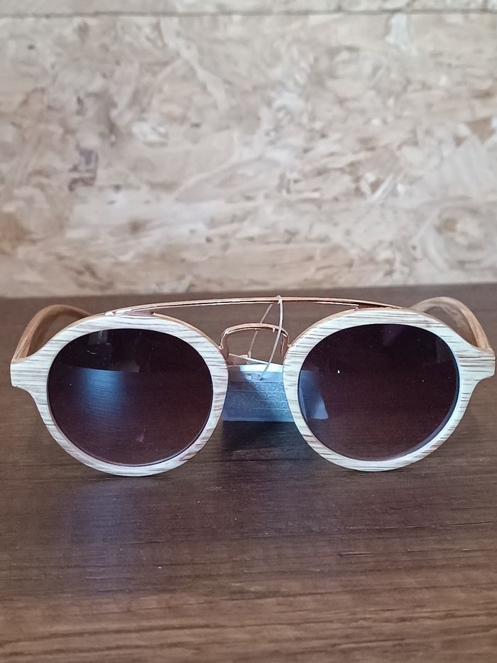 Lunettes de soleil - photo numéro 1