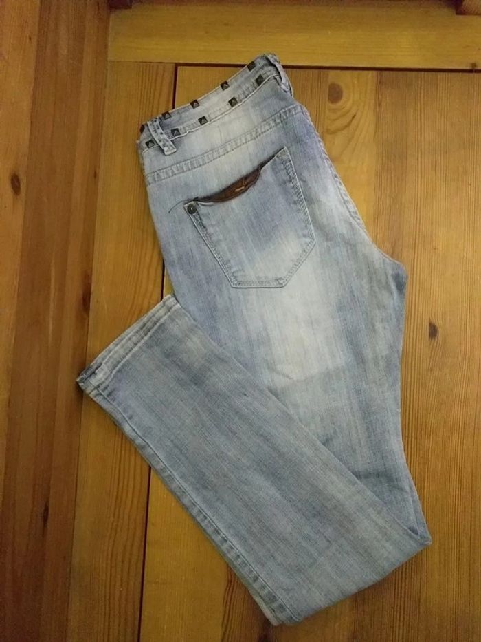Jeans troué effet délavé - photo numéro 5
