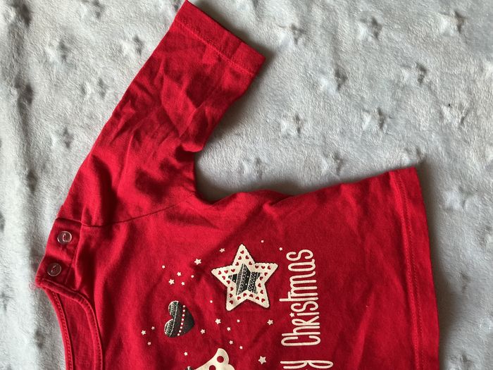 teeshirt manches longues rouge de Noël 3 mois - photo numéro 5