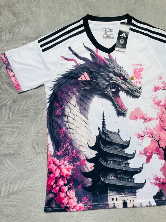 Maillot concept foot Japon blanc rose dragon taille M - photo numéro 2