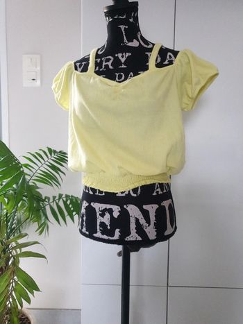 haut jaune pastel