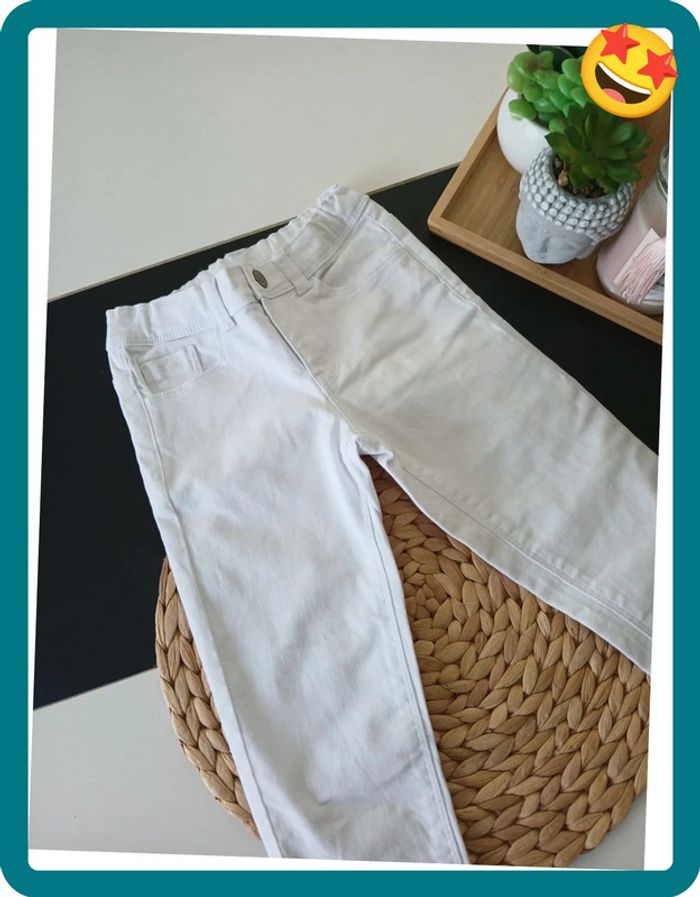 Jeans blanc Neuf Fille Taille 6 ans🌿💝 - photo numéro 2