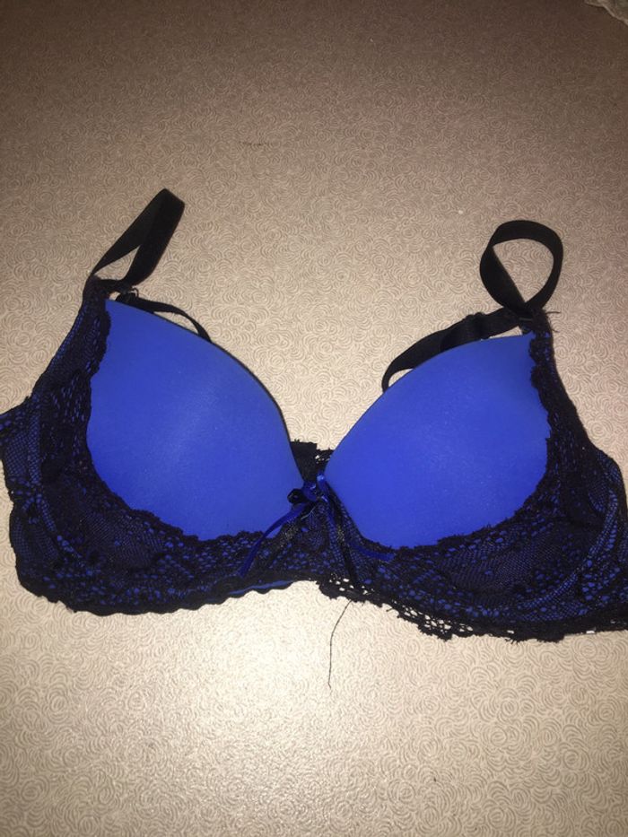 Soutien gorge bleu et noir dentelle